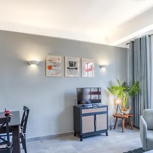 L12 Port Window 1bedroom Wifi 5mins & Nice's Cap Apartment